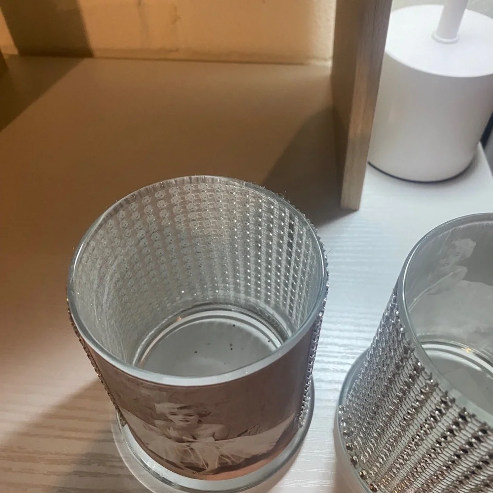 Glam Marilyn Monroe Brush Holder